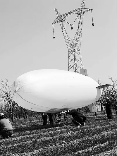 我国首款电力遥感系留飞艇成功首飞 实现24小时不间断监测输电线路状态