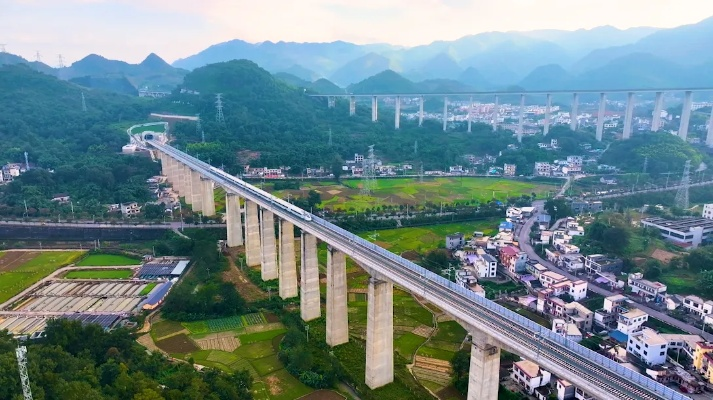 盘兴高铁通车,贵州市市通高铁梦想照进现实,山地交通迈入新时速