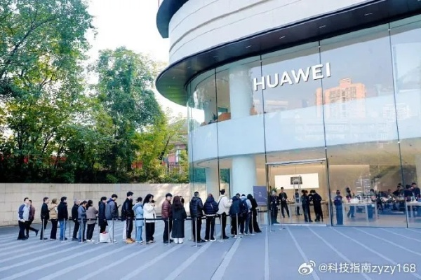 华为Mate80系列开售引爆市场,线上线下再现一机难求抢购热潮