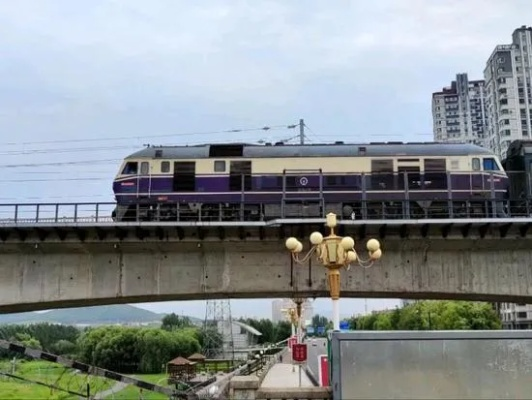 车厢飘香三千里！K1572次列车骨头炖酸菜凭啥火出圈？