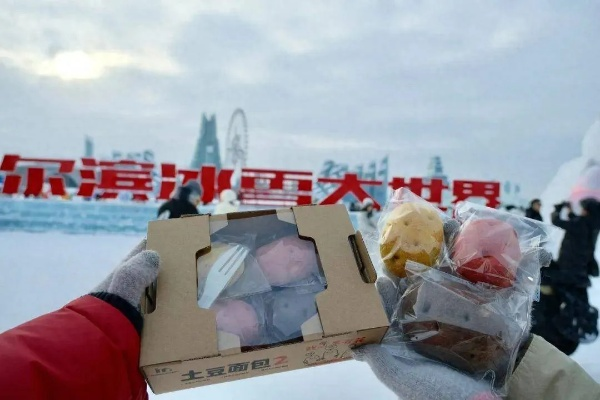 哈尔滨抛土豆火了！冰雪新玩法解锁土豆的N种可能