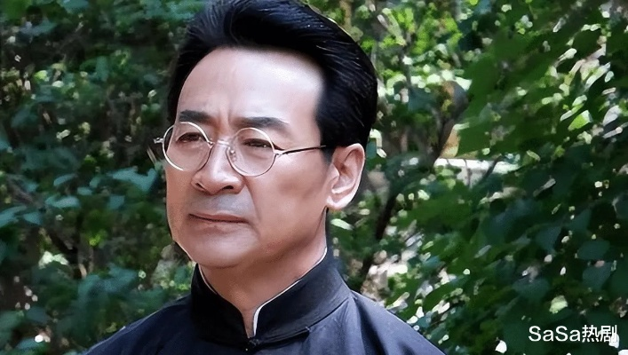 71岁寇振海老来得子引争议，18岁儿子嫌父亲太老？隔代亲的甜蜜与辛酸