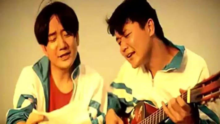 筷子兄弟合体再唱小苹果，时光不老，熟悉的旋律里藏着我们的青春